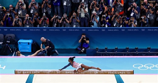 JO - Gymnastique : en vidéo, le passage remarqué de Simone Biles à la poutre