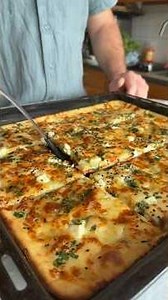 ألذ بيتزا سائلة بالجبنة | بدون عجن ولا تخمير طويل | وصفة سهلة وسريعة 😍🧀