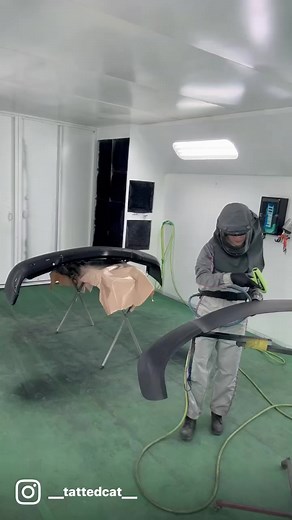 Knocking out a few parts that will not be getting graphics but will be getting the same clear treatment to keep the depth of the rest of the truck 🤘😸☕️ #tattedcat #tattedcatcustoms #sagolaqueen #boothcriminalz #custompaint #customshop #refinisherfamily #blackisthenewblack #girlsbehindthegun #badbitchbehindthegun | Tatted Cat Custom Creations