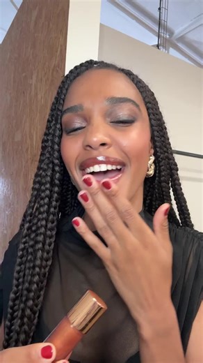 Oops, I did it again 🤫 Il parait que nos gloss Eternal Sparks rendent accroc. ❤️‍🔥 Pour les découvrir, rendez-vous en bio ! #BEBANGBANG #BANGBANGCOSMETICS #BANGBANG #FYP