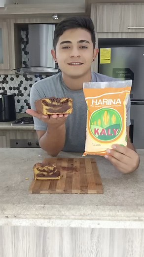 EliexerCocina | Recetas Fáciles ✨ on Instagram: "Torta Marmoleada con harina Kaly 😱 📝Receta Única 200ml Leche líquida 2 Huevos Enteros 150gr Azúcar 50gr Mantequilla 1 Plátano Maduro 150ml Leche líquida 150gr Harina de Maíz Precocida (Kaly) 50 gr Cacao Si le quieres colocar Polvo para Hornear 5 Gr Horno 180° grados por 45 minutos Suscríbete a mi canal de Youtube como eliexercocina #tortaviral #kaly #postre #eliexercocina #sabor #recetasfaciles #valera #venezuela #tortamarmoleada #chocolate #bol
