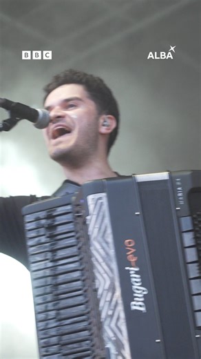 ALBA 🤝 ÈIREANN ❤️ A' coimhead air ais air an set aig DLÙ aig Féile na Gealái | BBC ALBA