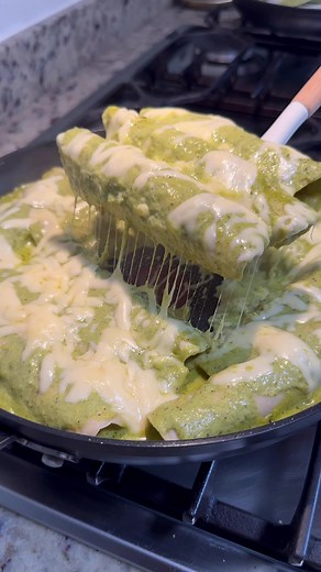 Enchiladas Suizas Verdes: Receta Tradicional Mexicana