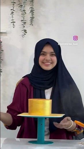 How to make a golden cake | gold cake tutorial | whip cream gold cake