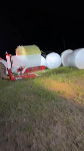 We’re in it because were good at it 🤷🏼‍♂️🤷🏼‍♂️ @brodybrooksss #fyp #2BBrooksrodeo #wrappinghay #farming #trending