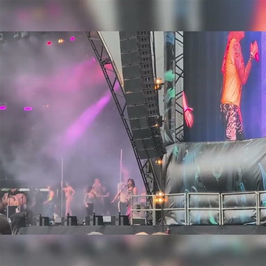 🎸 The Ultimate Party at Donington! Steel Panther - 17 Girls in a Row (Download Festival 2025)
