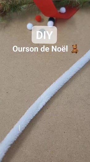 🧸 DIY OURSON DE NOËL 🧸 Et toi tu savais que l'on pouvait faire des choses aussi mignonnes avec 2 fils chenille et 3 perles de rocaille ? Matériel : • 2 fils chenille 15 mm - 30 cm • 3 perles rocaille • de la colle Tout le matériel est de la marque : @creativcompanyfr @cchobby disponible sur www.creavea.com #activiteenfant #activitenoel #activitemanuelle #noelenfant #deconoel #diynoel #tutonoel #loisirscreatifsenfants #loisirscreatifs #creaveanoel #diycreavea | Creavea