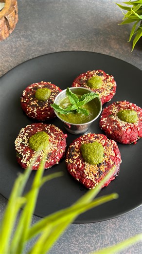 Rachana Kumar on Instagram: "Let’s make Beetroot Cutlets ✨ Starters recipe 🌿🍽️ — Ingredients: 1 large Beetroot grated 1 large Boiled potato mashed/grated 1 small size Onion chopped 1 small size Carrot 🥕 grated 1-2 no’s green Chilli chopped Handful of Coriander 🌿 leaves — 3 tbsp roasted & coarse peanuts 1 slice bread’s crumbs 1 tsp Salt ( to taste) 1/4 tsp black pepper powder(optional) 1/2 tsp cumin powder 1/2 tsp garam masala powder 1/2 tsp red chilli 🌶️ p