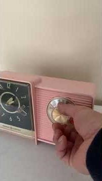 Chiffon Pink 1958 GE General Electric Model C-406A AM Vintage Vacuum Tube Radio Little Cutie!