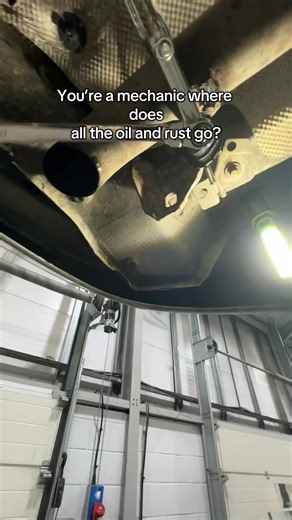 Understanding Oil and Rust in Old Mechanic Sheds