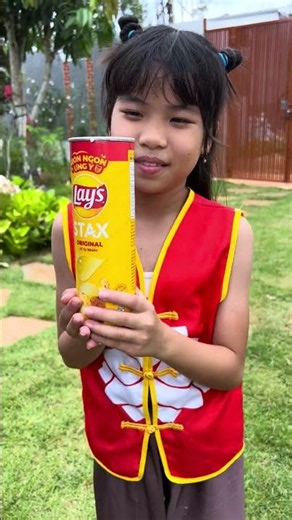 SH - Giúp Bố lấy bánh Lay's || Help Dad get the Lay's chips. #shorts