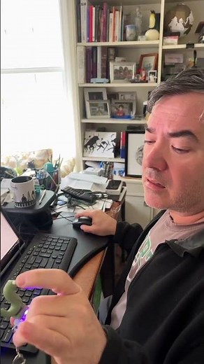 Lizard's Hilarious Reactions: Can You Guess His Mood? #lizard #funny #meme