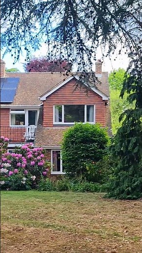 Peaceful English Garden Walk 🌺 | Flowers, Trees & Beautiful House UK