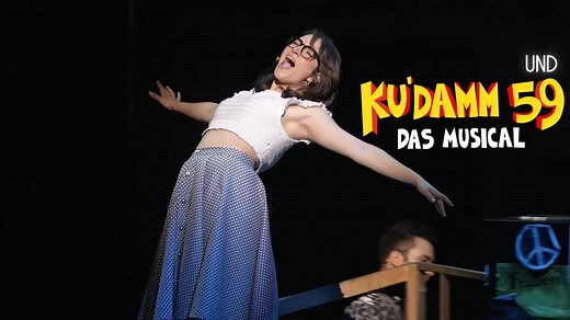 Mit „Ku’damm 56“ begann eine neue Ära im Berliner Musical: Über eine halbe Million Zuschauerinnen und Zuschauer haben die Geschichten rund um die Familie Schöllack erlebt und gefeiert. „Ku’damm 59“ setzte diesen Erfolg fort und verwandelte das Theater des Westens erneut in einen Ort voller Emotionen, Leidenschaft und unvergesslicher Musik. Nun gibt es eine einmalige Gelegenheit, die beliebtesten Songs aus beiden Produktionen noch einmal live zu erleben. An zwei exklusiven Abenden präsentieren Pe