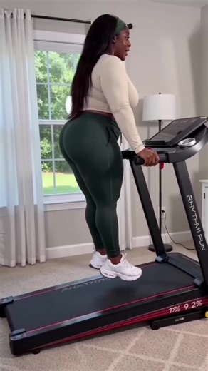 If you have thick thighs like me, literally this heavy-duty side rails to feel safe❤️‍🔥#inclinetreadmill #runtok #summerbody #fitnessjourney #walkingathome