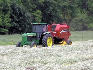 clip-172258-john-deere-tractor-new-holland-round-baler