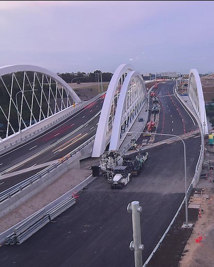 The Twin Arch Bridges are now complete! Yesterday, the second Twin Arch Bridge was opened to westbound traffic. If you’re heading towards the International Terminal, you’ll now be directed over the second Twin Arch Bridge. There will be no change to eastbound movements. As part of #SydneyGateway, construction will continue in the area to expand each bridge and accommodate four lanes of traffic. #Sydney #TwinArchBridges #Timelapse