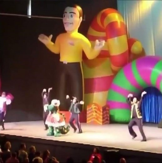 The Wiggles - Dance a Cachucha (2005 Live)