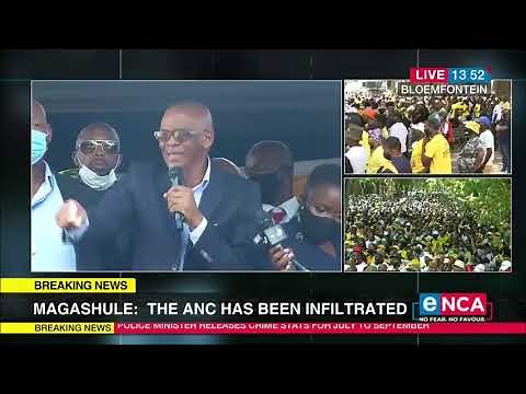 Ace Magashule addresses supporters outside court