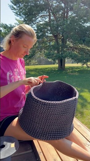 Full crochet basket tutorial below 👇 click and crochet with me 👌🏻 #crochet #crochetbasics #yarn
