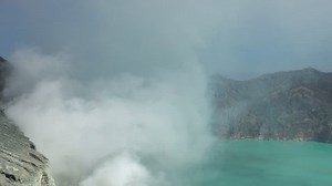 Smoke Over Active Ijen Volcano Java: стоковое видео (без лицензионных платежей), 14901460 | Shutterstock