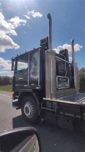 Volvo F1020 310Cv año 1981 En dirección a su nueva casa parte 1