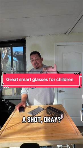 Smart Camera Glasses for Hands-Free Content Creation