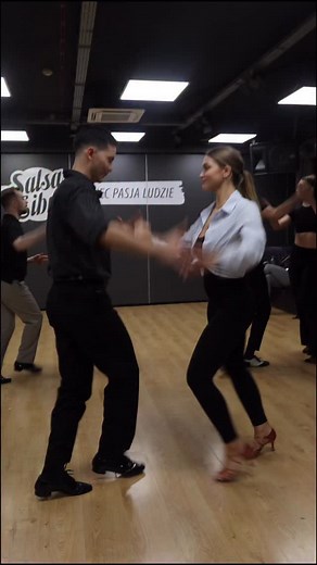 7.6K views · 1.9K reactions | Hand tricks 彩 workshop in Europe . . Vamos a ver si es cierto… anyone here knows the meaning of that “mama calunga” let’s see who is doing the homework ‼️  Poland  @salsalibre  @javierescobar_slv @kropiszpaulina #salsa #dance #latin #ny #mambo #salsaon2 | Javier Escobar | Facebook