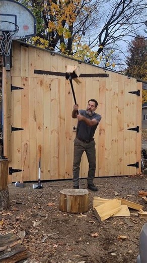 Fiskars X25 Axe vs Stringy Wood