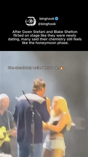 Gwen Stefani & Blake Shelton's Onstage Chemistry Has Fans Smiling #GwenStefani #BlakeShelton