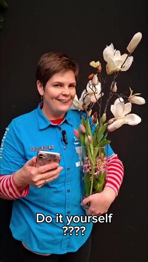 WORKSHOP ALERT | Schuif met deze DIY workshop gezellig aan bij Nardi in de workshop. ✨ 🌱 Ga aan de slag met Tulpen & Magnolia. Een unieke workshop waar je niet alleen iets moois maakt, maar ook geniet van een gezellige middag vol inspiratie. Perfect voor jong én oud! 🎨 📅 Kijk snel op onze website voor data en beschikbaarheid (zie link in bio) 📍 Te volgen bij Intratuin Rhoon, meld je aan want 𝘃𝗼𝗹=𝘃𝗼𝗹! 💬 Wie neem jij mee om gezellig samen aan de slag te gaan? #workshop #intratuinworksho
