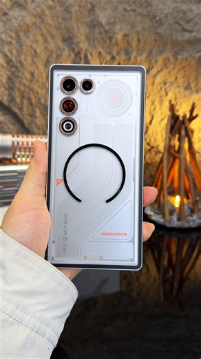 Red Magic 11 Air features a unique breathable aluminum alloy frame with an automatic snap-on design