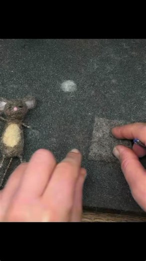 Making a blanket ☺️ #needlefelting#mouse#mice#process#handcrafted#cute | Laura Statham Fiber Artist