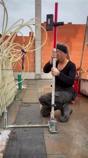 Tutorial on how to easily screed and level the cement layer using a metal support tool #viral