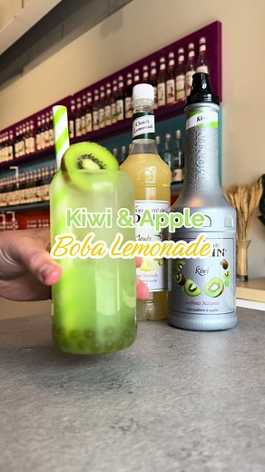 🥝 MONIN has all the flavours you need to create the perfect Lemonade Boba this summer! Cool down with this Kiwi Lemonade featuring popping apple boba for an extra burst of flavour… - 30ml MONIN Cloudy Lemonade Concentrate - 15ml MONIN Kiwi Puree - 3tsp Apple Flavoured Boba - 150ml Sparkling Water Combine all ingredients in a glass with ice, stir gently & garnish with a fresh kiwi slice Perfect for adding to your summer menu or enjoying at home all summer 🧊 #MONIN #boba #summerdrinks #iced #lem