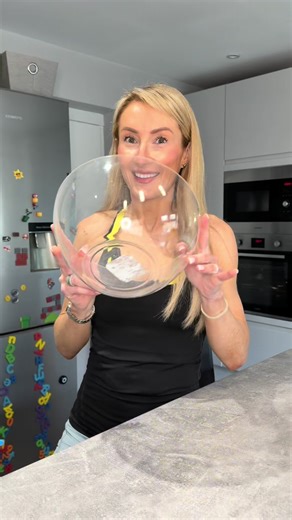 Lunch Ingredients here ⬇️ Try this for lunch in the week. Ingredients: \t•\t110g Tesco tuna steak (in spring water) \t•\t250g sweet & crunchy salad \t•\t50g cucumber \t•\t85g tinned sweetcorn (drained) \t•\t50g Arla Skyr (natural) \t•\t5ml sriracha Salt, pepper & lemon juice Mix it all together. Done. Macros: 288 kcal 37.2g protein 7.7g fibre High volume. High protein. Keeps you full. Perfect for your weight loss meal plan 🙌🏼 You do not need fancy meals. You need consistency. Follow for more a