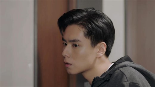 1.2K views · 13 reactions | The CEO thought his girlfriend was cheating on her, so he lay at the door listening to the sound. 总裁以为女友出轨，他趴在门口听声音。 Chinese Drama Name: You Complete Me 小风暴之时间的玫瑰 #cdrama #chinesedrama #胡一天 #HuYiTian #乔欣 #QiaoXin #小风暴之时间的玫瑰 #YouCompleteMe #tvdrama | 剧乐部 Drama club | Facebook