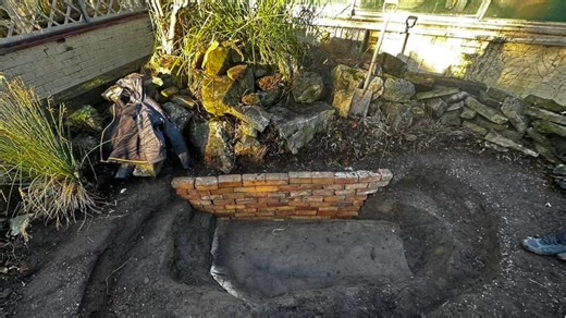 Another behind-the-scenes update! When we first arrived, this pond was completely overgrown — unable to hold water, with dense roots running beneath the liner. Thankfully, Liam — who’s already been lending a hand with several doors in the Floral Hall — also happens to be a dab hand at pond restoration! What an incredible transformation he’s achieved. A fantastic job all round! 👏 Once this has all settled in, plants have started to grow and it’s all properly managed, it will be another beautiful