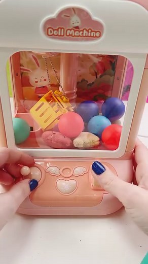 The claw machine picks my squishy!! #clawmachine #cranegame #squishy #dquishymaker #doctorsquish | Doctor Squish