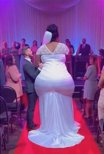 Wedding Chaos as Bride's Dress Fails