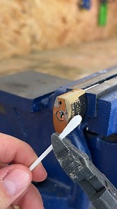 Q-tip tool hack for broken key removal | Genius Club