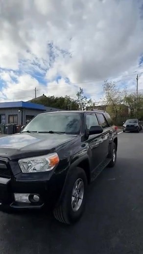 Voici le Toyota 4Runner 2013, parfait pour ceux qui veulent un VUS solide sans compris! #toyota #4runner #vehiculeoccasion #vus #autoabsolue | Auto Absolue