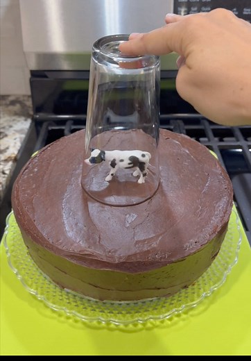Cool Alien Abduction Cake Decoration Tutorial