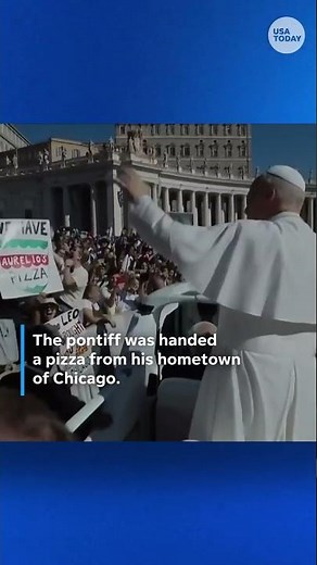 Watch Pope Leo receives Chicago pizza in St. Peter's Square #Shorts