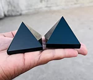 2Pcs Set Natural Polished Black Shungite Pyramid 40-50MM Desk Decor Shungite Stone - Chakra Stones Healing Crystals Meditation Pyramids for Negative Energy EMF Protection Detox Purification Crystal