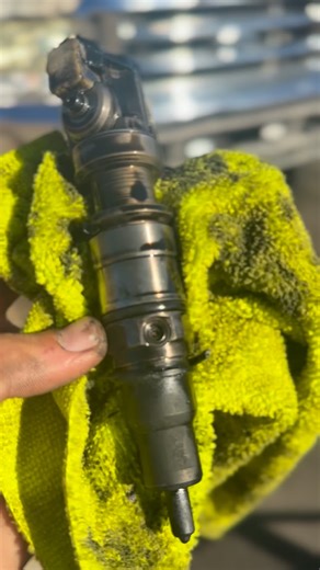 We found the injector that was dumping but it wasn’t the injector we were suspecting. It really helps to have someone you can learn from and get the basics down so you can properly install some of this stuff. I’ve been there and done that for sure 😂 #hydrolocked #fuelinjector #motorcraft #dieselmechanic #60powerstroke #6oh #6hoe #6blow #6leaker #fixityourself #f250superduty #mobilemechanic #cavecreekaz #peoriaaz #glendaleaz #hpop #mesaaz #73powerstroke #67powerstroke #powerstrokenation | Driven