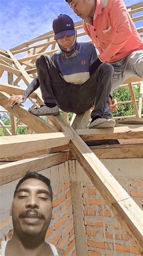 the process of installing a wooden roof frame with a pyramid-shaped roof model #construction