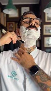 Traditional shave with a 10/8 straight razor