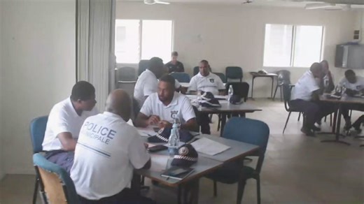 National Crime Prevention Office hemi introducim Ward Safety Team long olgeta municipal Polis blong yumi long Port Vila City. Hemi blong mekem I aware long olgeta municipal Polis ia olgeta responsibilities blong olgeta we bai oli save performem once taem we Vanuatu Polis Fos tru long National Crime Prevention Office, bai start blong ranem program blong Ward Safety Team long olgeta 5 areas blong yumi lo Port Vila City. | Vanuatu Police Force
