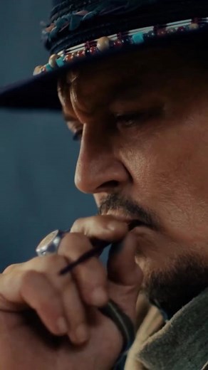 “En la naturaleza, todo está siempre delante de ti”. Johnny pone la pluma sobre el papel, trazo a trazo, describiendo la esencia de Dior Sauvage. • • • “In the wild, everything is always in front of you”. Johnny puts pen to paper, stroke by stroke, describing the essence of Dior Sauvage. • • • Cr: @diorbeauty // @dior • • • #DiorSauvage #Sauvage #JohnnyDepp #DiorBeauty #DiorParfums #Dior | Johnny Depp Spanish Crew